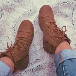 🌟Brown boots by guess🌟
